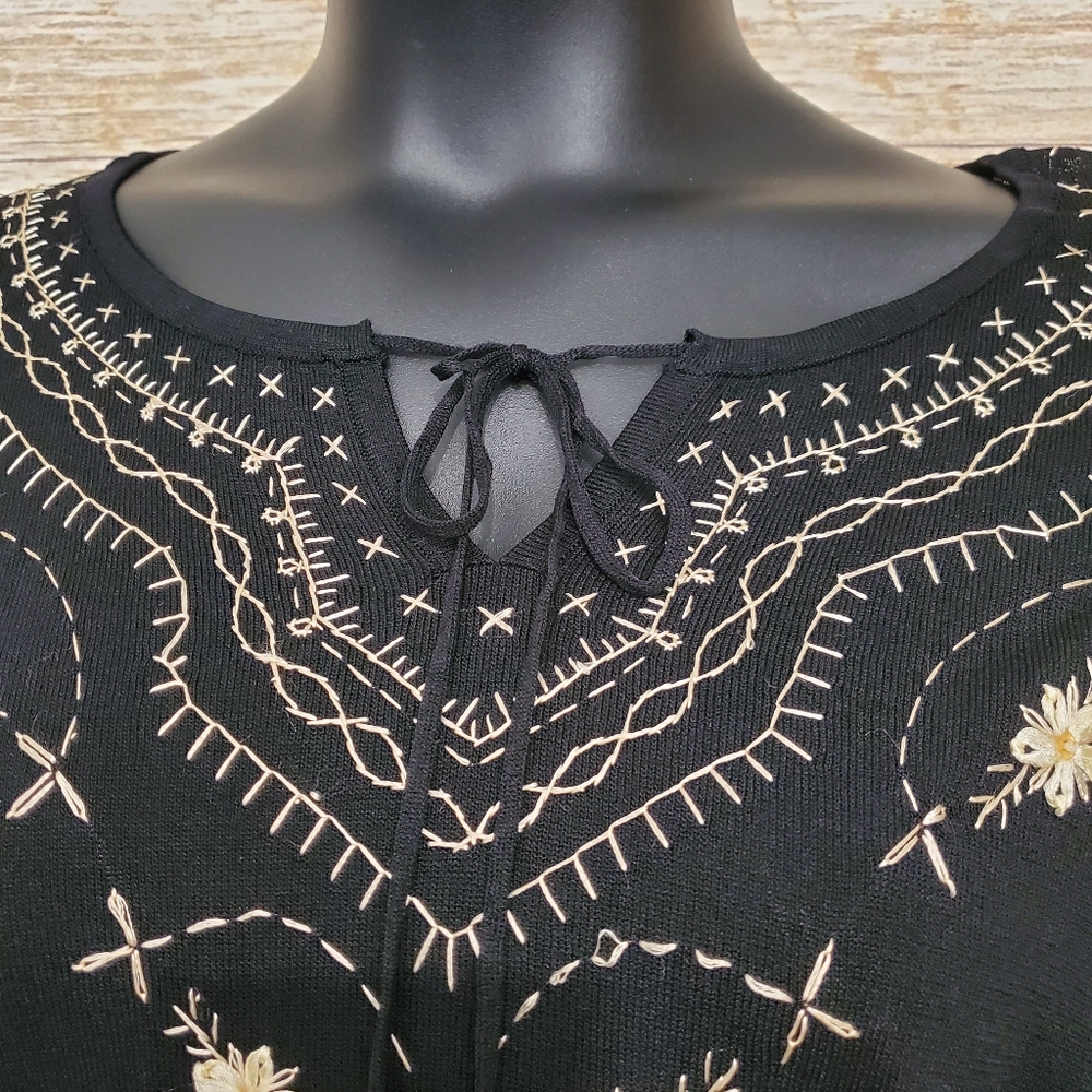 Studio JPR Embroidered Knit Top - Picture 4 of 6